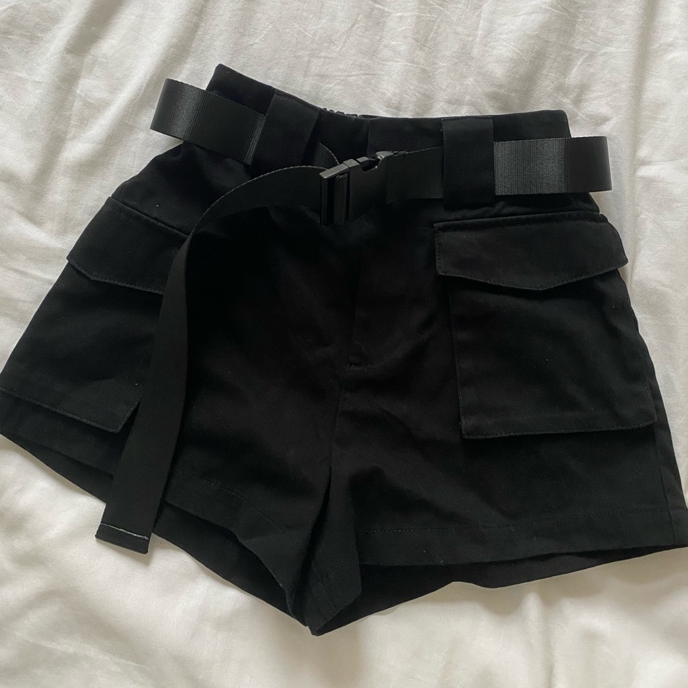 Aritzia TNA Cargo Short in Black